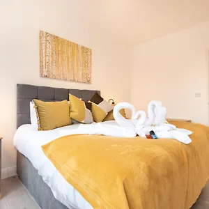 Apartment Apartments: Location With Parking, Southampton